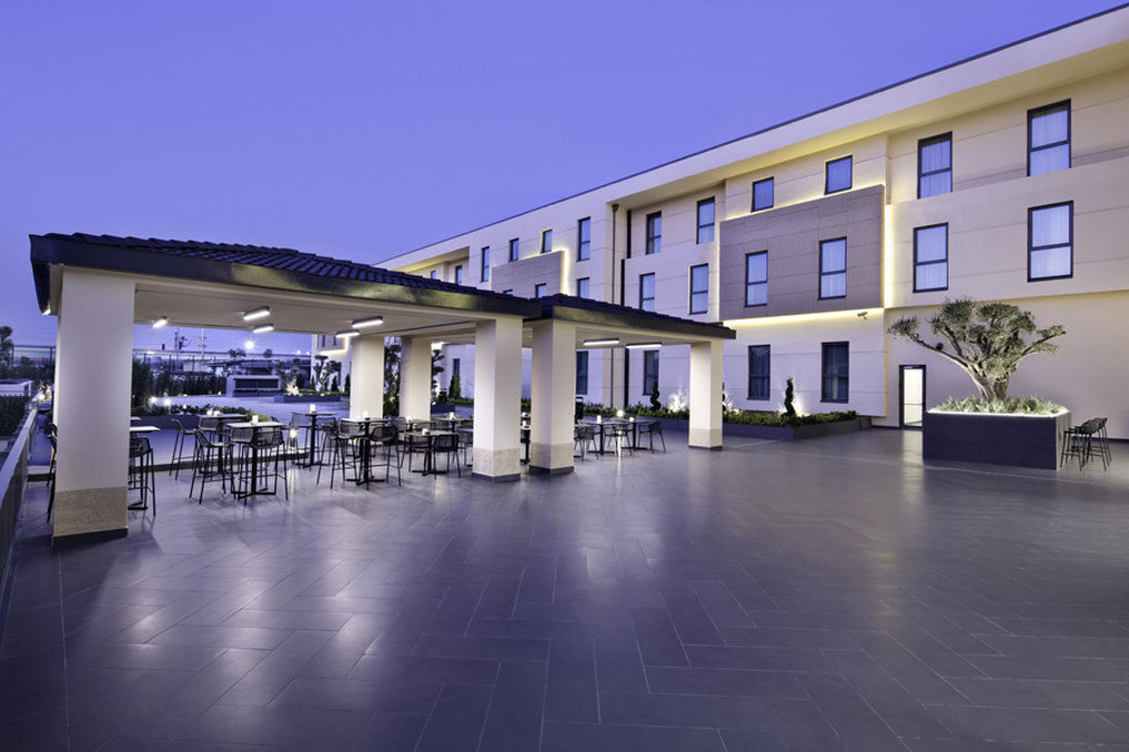 Hotel Hampton By Hilton Istanbul Zeytinburnu Exterior foto